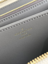 Load image into Gallery viewer, Louis Vuitton Zippy Wallet
