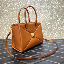 Load image into Gallery viewer, Valentino One Stud Medium Bag
