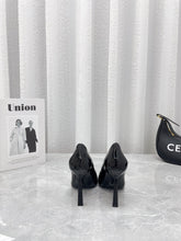 Load image into Gallery viewer, Versace  La Medusa Naplak Pumps
