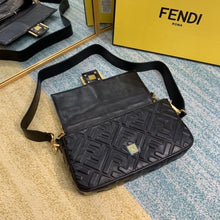 Load image into Gallery viewer, Fendi baguette Bag - LUXURY KLOZETT
