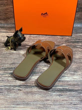 Load image into Gallery viewer, Hermes Oran Sandals - LUXURY KLOZETT
