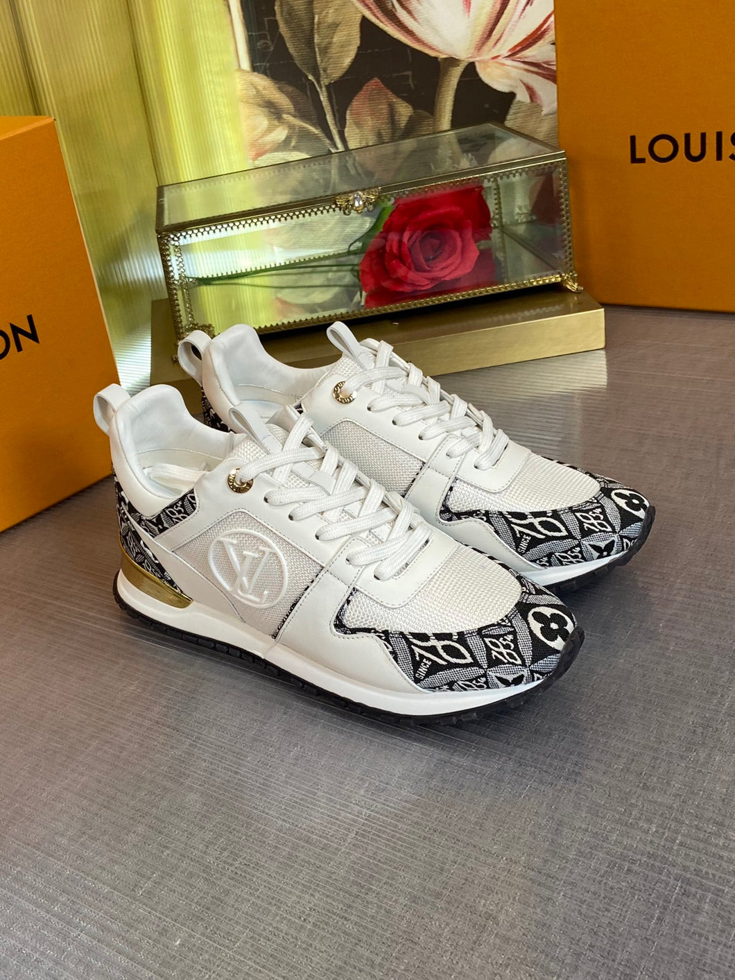 Louis Vuitton Run a way Sneakers