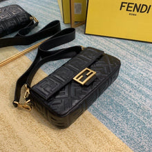 Load image into Gallery viewer, Fendi baguette Bag - LUXURY KLOZETT
