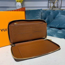 Load image into Gallery viewer, Louis Vuitton Zippy Wallet
