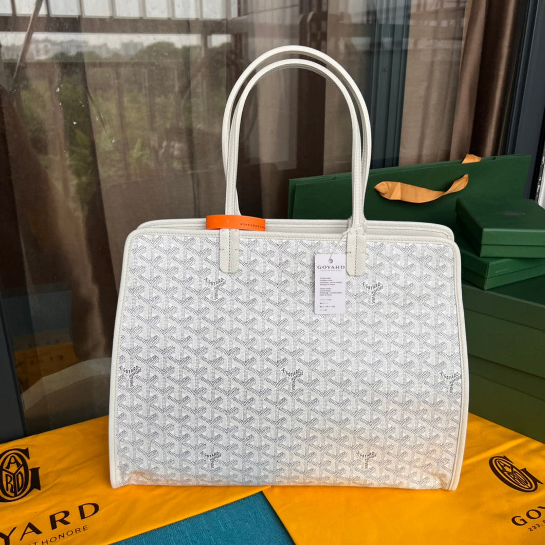 Shop GOYARD Hardy PM Bag by mimiparfait