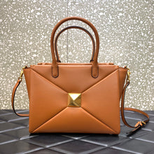 Load image into Gallery viewer, Valentino One Stud Medium Bag
