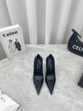 Load image into Gallery viewer, Versace  La Medusa Naplak Pumps

