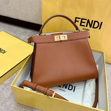 Load image into Gallery viewer, Fendi Peekaboo  Small iseeu Bag
