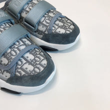 Load image into Gallery viewer, Christian Dior D Wander Sneakers
