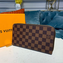 Load image into Gallery viewer, Louis Vuitton Zippy Wallet
