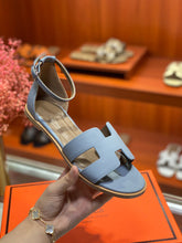 Load image into Gallery viewer, Hermes Santorini Sandals

