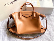 Load image into Gallery viewer, Givenchy Medium Antigona Soft Bag In Smooth Leather
