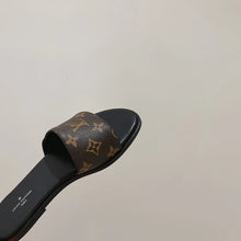 Load image into Gallery viewer, Louis Vuitton Lock it flat Mule
