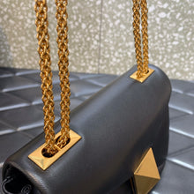 Load image into Gallery viewer, Valentino One Stud Bag With Chain
