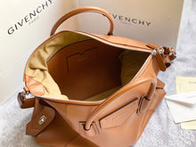 Load image into Gallery viewer, Givenchy Medium Antigona Soft Bag In Smooth Leather
