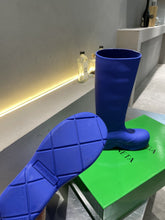 Load image into Gallery viewer, Bottega Veneta Puddle Boots
