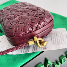 Load image into Gallery viewer, Bottega Veneta Knot On Strap Bag
