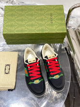 Load image into Gallery viewer, Gucci Women Screener Sneakers
