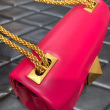 Load image into Gallery viewer, Valentino One Stud Bag With Chain
