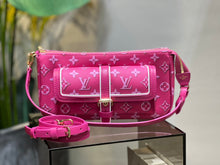 Load image into Gallery viewer, Louis Vuitton Maxi Multi-Pochette Bag

