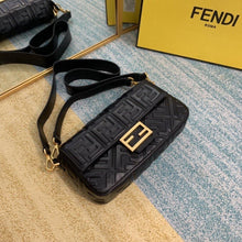 Load image into Gallery viewer, Fendi baguette Bag - LUXURY KLOZETT
