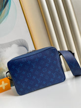 Load image into Gallery viewer, Louis Vuitton Outdoor Messenger Bag
