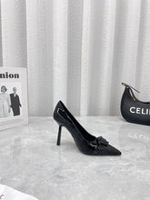 Load image into Gallery viewer, Versace  La Medusa Naplak Pumps
