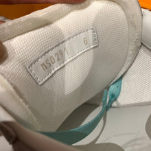 Load image into Gallery viewer, Louis Vuitton Luxembourg  Samothrace Sneakers
