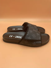 Load image into Gallery viewer, Louis Vuitton Men Slides
