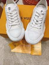 Load image into Gallery viewer, Louis Vuitton  Squad Sneaker
