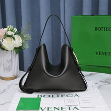 Load image into Gallery viewer, Bottega Veneta Cradle Medium Bag
