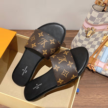 Load image into Gallery viewer, Louis Vuitton Lock it flat Mule
