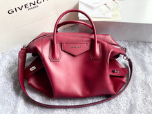 Load image into Gallery viewer, Givenchy Medium Antigona Soft Bag In Smooth Leather
