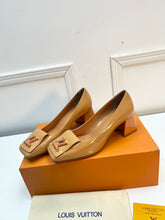 Load image into Gallery viewer, Louis Vuitton Shake Pump
