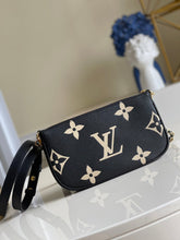 Load image into Gallery viewer, Louis Vuitton Multi Pochette Accessories Bag
