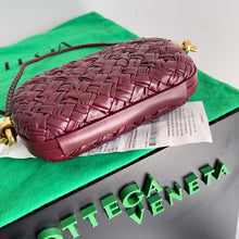 Load image into Gallery viewer, Bottega Veneta Knot On Strap Bag
