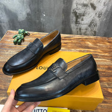 Load image into Gallery viewer, Louis Vuitton Loafer
