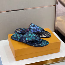 Load image into Gallery viewer, Louis Vuitton Men Slippers
