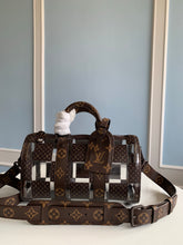 Load image into Gallery viewer, Louis Vuitton Keepall Bag 25

