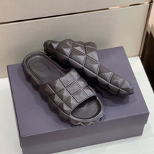 Load image into Gallery viewer, Valentino Roman Stud Turtle  Slide
