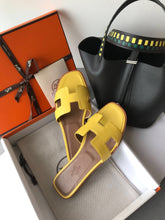 Load image into Gallery viewer, Hermes Oran Sandals
