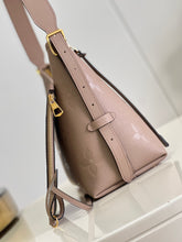 Load image into Gallery viewer, Louis Vuitton Carryall PM Bag
