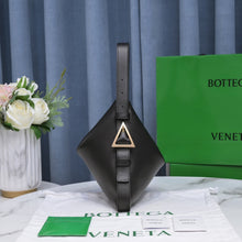 Load image into Gallery viewer, Bottega Veneta Cradle Medium Bag
