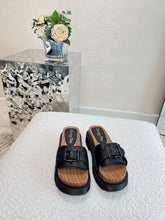 Load image into Gallery viewer, Christian Dior Diorquake Strap Slide
