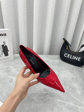 Load image into Gallery viewer, Versace  La Medusa Naplak Pumps
