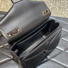 Load image into Gallery viewer, Valentino One Stud Bag With Chain
