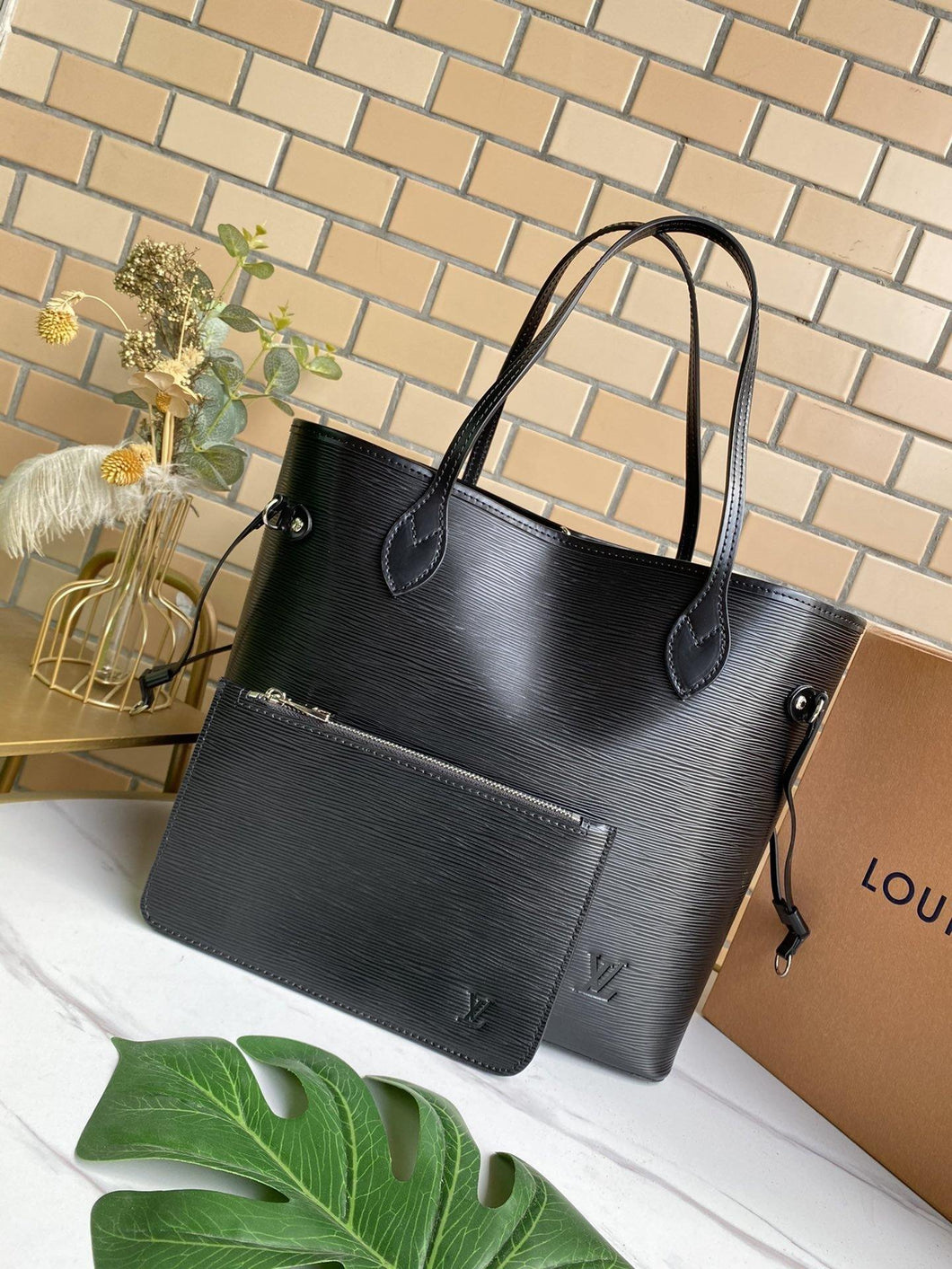 Louis Vuitton Neverfull MM Tote Bag - LUXURY KLOZETT