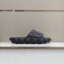 Load image into Gallery viewer, Valentino Roman Stud Turtle  Slide
