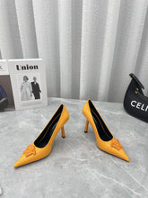 Load image into Gallery viewer, Versace  La Medusa Naplak Pumps
