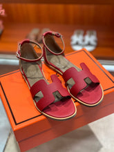 Load image into Gallery viewer, Hermes Santorini Sandals
